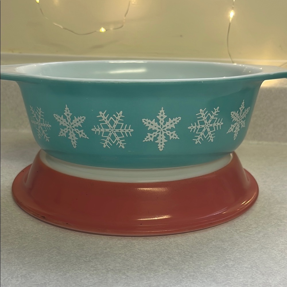 Snowflake Pattern Blue and white  Pyrex casserole dish 043 no lid